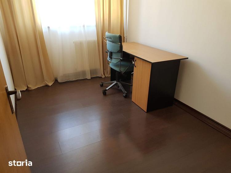 Apartament cu 3 camere semidecomandat în Drumul Taberei