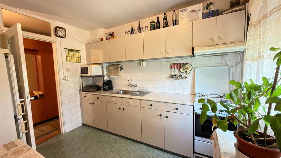 Apartament cu 2 camere semidecomandat, mobilat în Nord-Vest