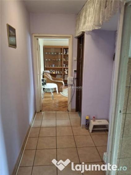 Apartament cu 2 camere semidecomandat în Micro III