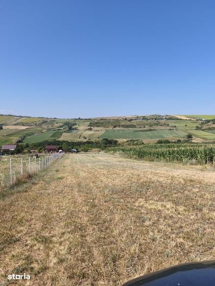 Teren de 1992 mp, în Iris