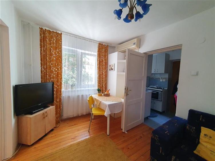 Apartament cu 2 camere semidecomandat, mobilat în Decebal