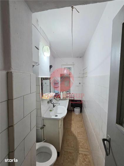 Apartament cu 3 camere semidecomandat în Inel II