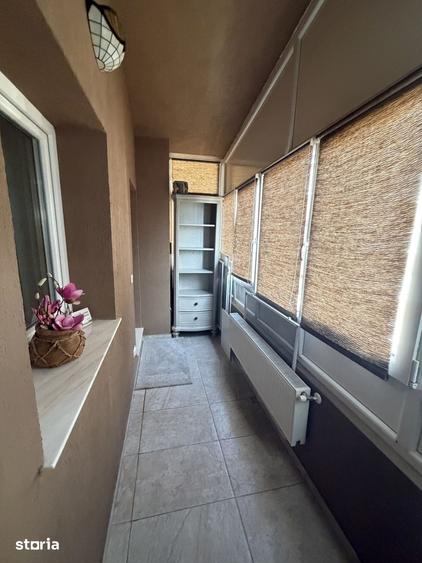Apartament cu 3 camere în Podu Roș