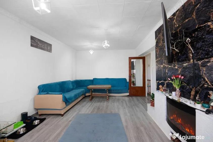 Apartament cu 4 camere decomandat în Central