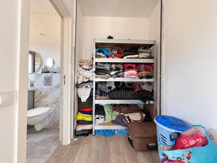 Apartament cu 3 camere semidecomandat în Florești