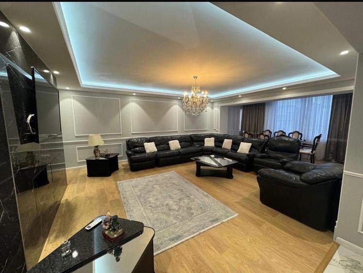 Apartament cu 3 camere decomandat în Faleza Nord