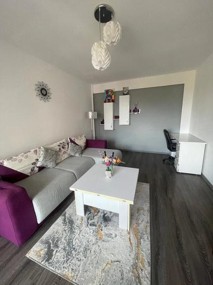 Apartament cu 2 camere decomandat în Tractorul