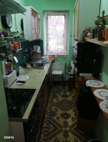 Apartament cu 3 camere semidecomandat în Botizului