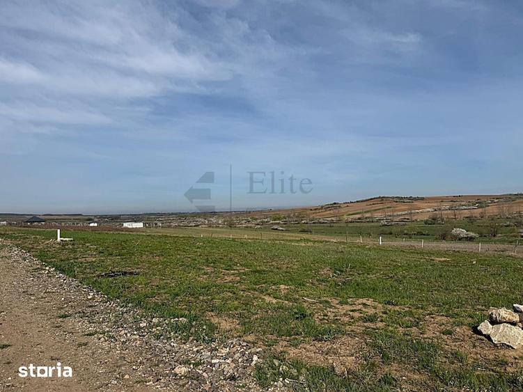 Teren de 700 mp, în Paleu