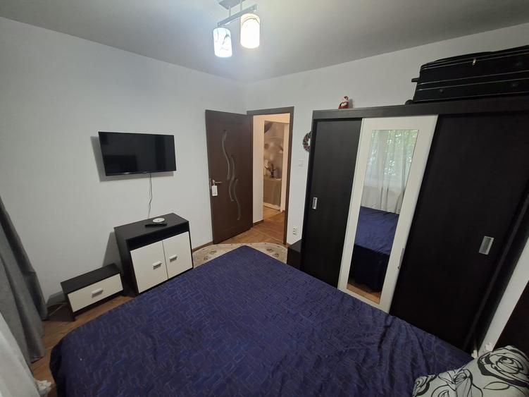 Apartament cu 3 camere semidecomandat în Alexandru cel Bun