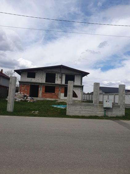 Casă cu 4 camere în Geamăna