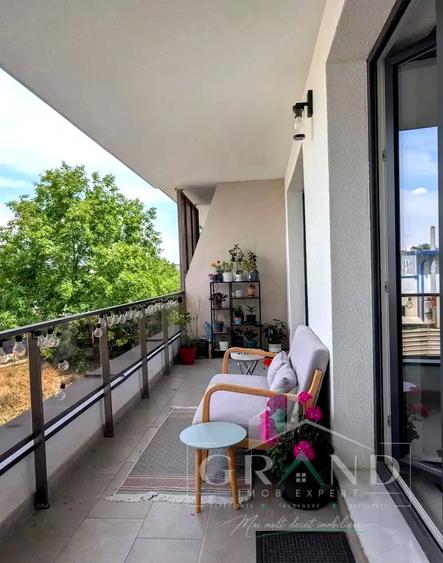 Apartament cu 2 camere semidecomandat, mobilat în Între Lacuri