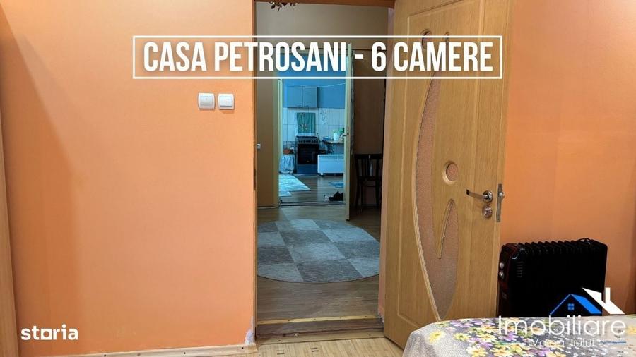 Casă cu 4 camere în Petrila