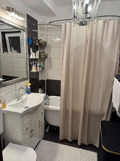 Penthouse cu 3 camere decomandat, mobilat în Central