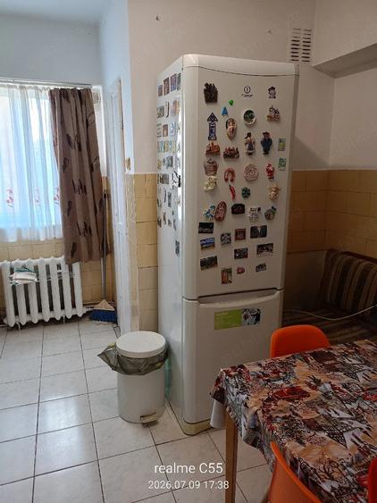 Apartament cu 3 camere decomandat în Careiului