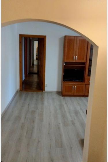 Apartament cu 3 camere semidecomandat, mobilat în Drumul Taberei