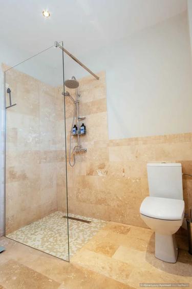 Apartament cu 3 camere semidecomandat în Exterior Vest