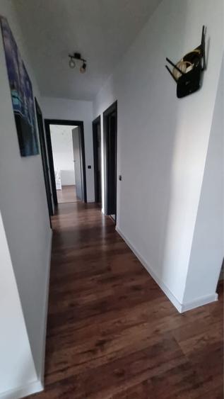 Apartament cu 3 camere decomandat în Crinț