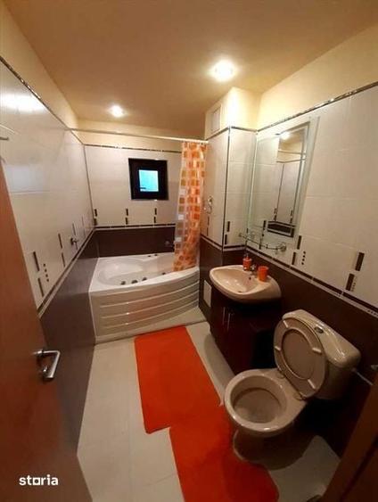 Apartament cu 4 camere decomandat în Central