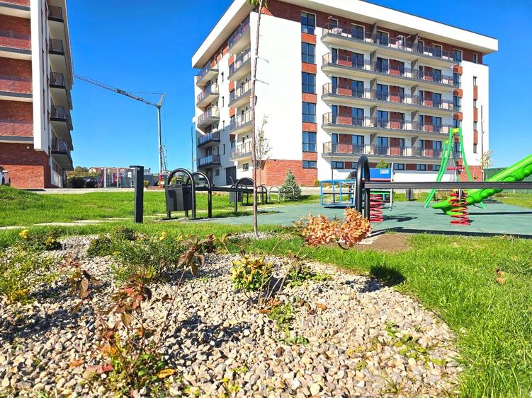 Apartament cu 3 camere semidecomandat în Galata