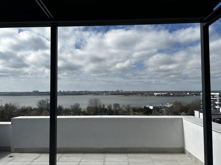 Penthouse cu 3 camere decomandat în Central