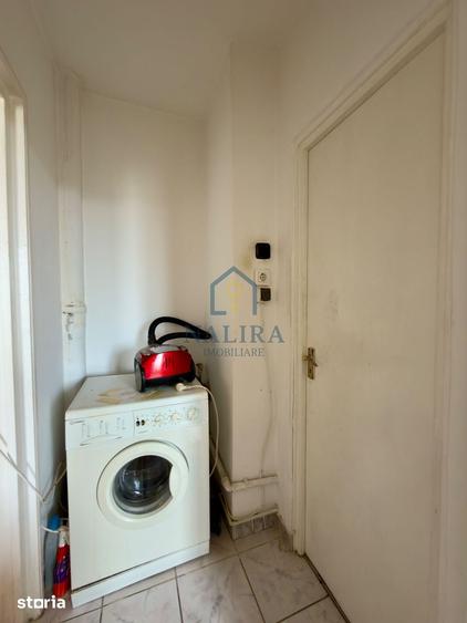 Apartament cu 2 camere semidecomandat în Traian