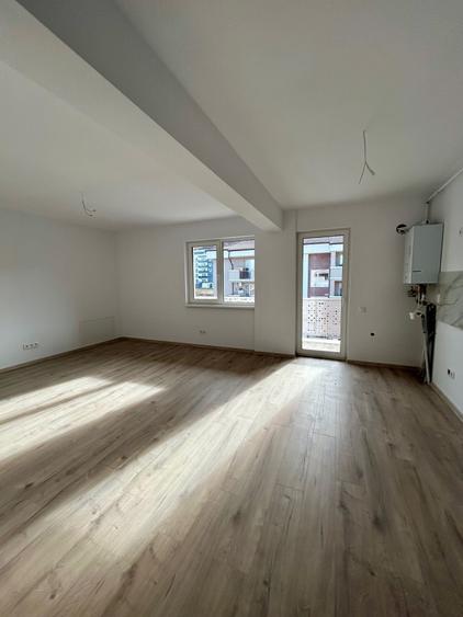 Apartament cu 3 camere semidecomandat în Florești