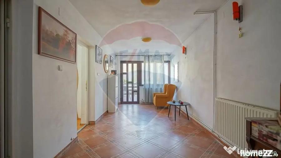 Apartament cu 4 camere decomandat în Drumul Poienii
