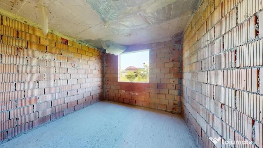 Casă cu 5 camere cu Teren 1000 Mp în Cristian