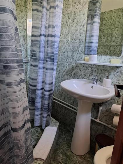 Casă individuală cu 6 camere cu Canalizare în Sud