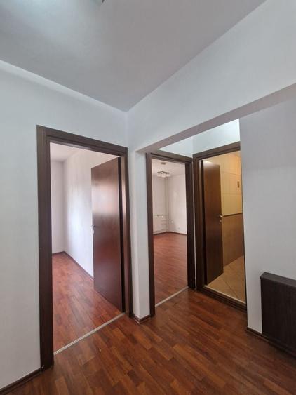 Apartament cu 3 camere decomandat în Nerva Traian