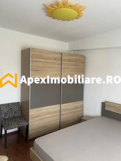 Apartament cu 3 camere semidecomandat în Titulescu