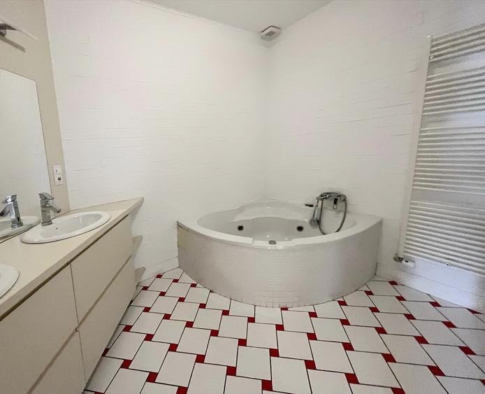 Casa superba langa padure, teren 1000 mp, incalzire in pardoaseala, garaj - 12