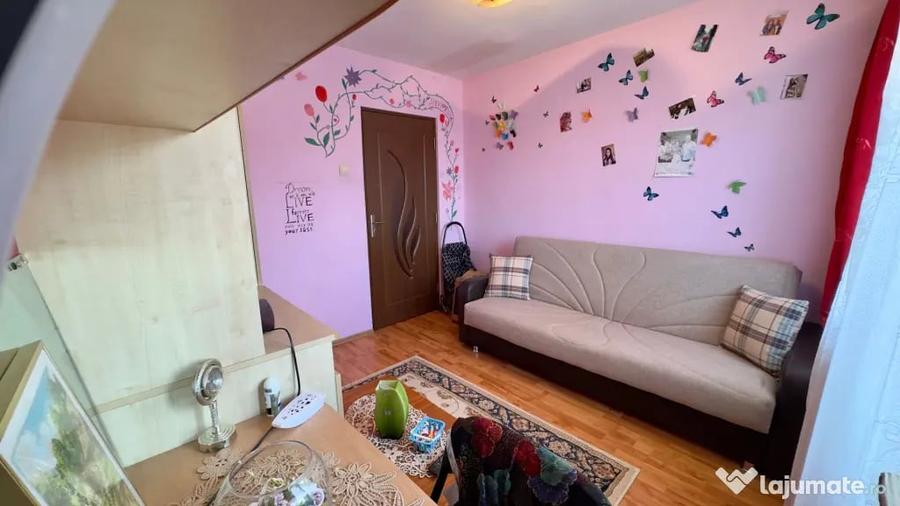 Apartament cu 3 camere decomandat în Central