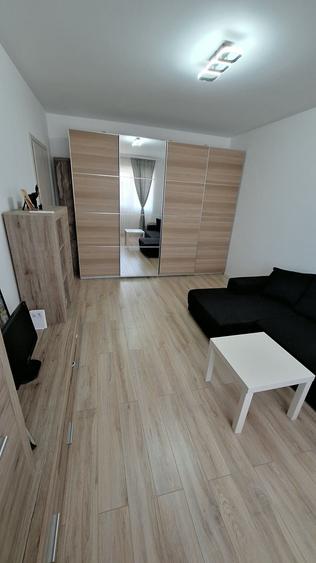 Apartament cu 2 camere decomandat în Roșu — fotografia 2