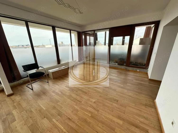 Apartament cu 4 camere semidecomandat în Central