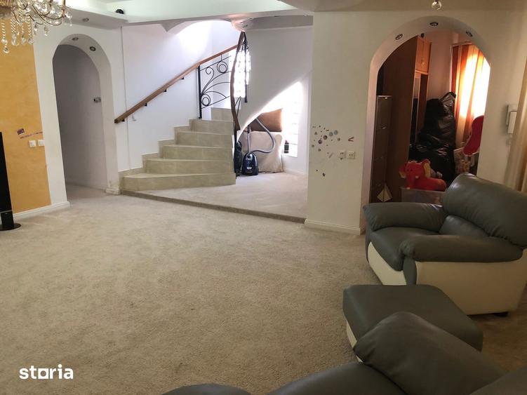 Casă cu 7 camere cu Piscina în Apărătorii Patriei