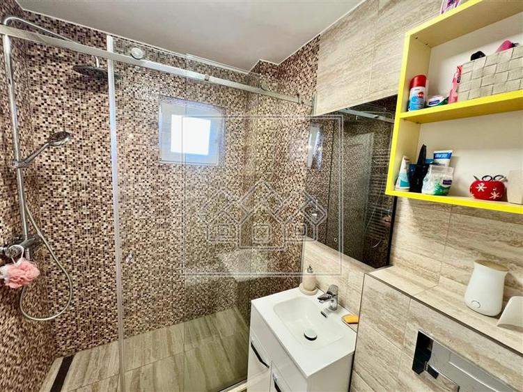 Apartament cu 4 camere decomandat în Vasile Aaron