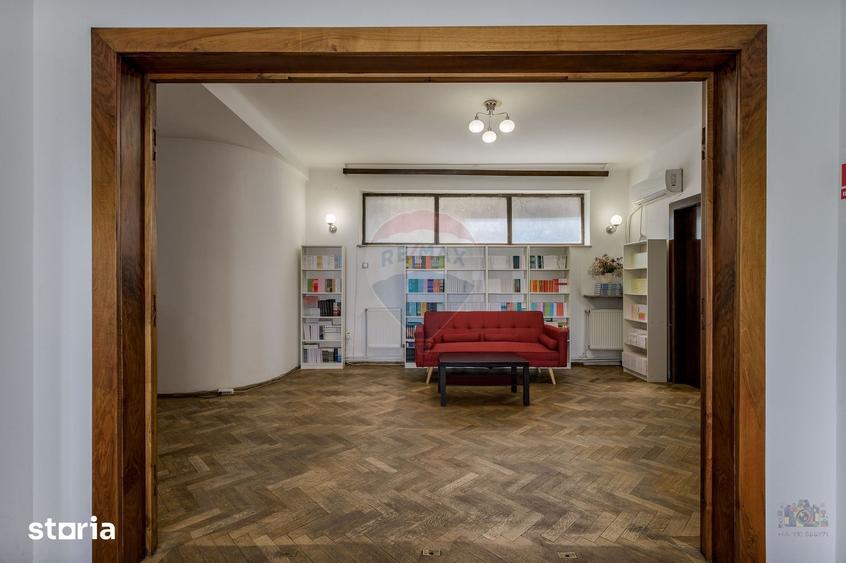Apartament cu 5 camere în Romană