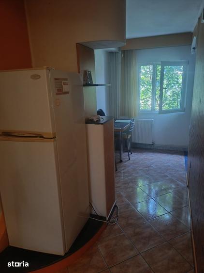 Apartament cu 2 camere decomandat în Sărari