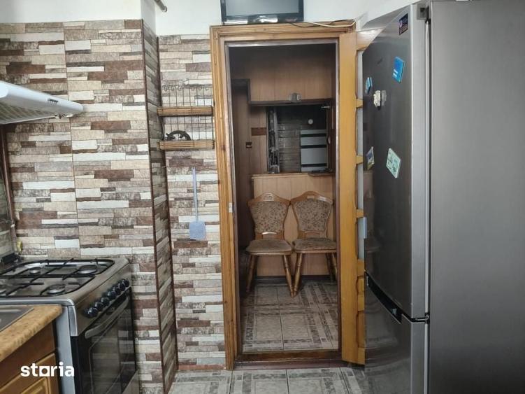 Apartament cu 4 camere decomandat în Viziru 3