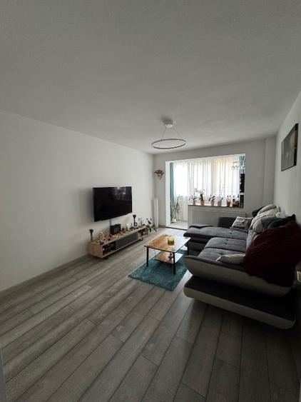 Apartament cu 2 camere semidecomandat, mobilat în Vlahuță