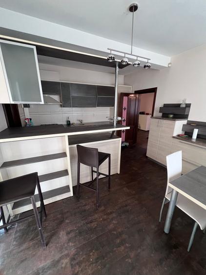 Casă cu 5 camere cu Teren 460 Mp în Prelungirea Craiovei