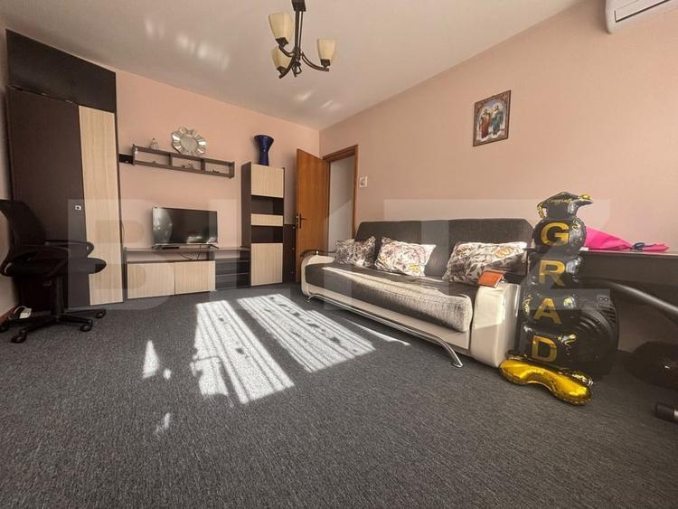 Apartament cu 2 camere semidecomandat, mobilat în Micro 4