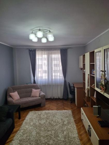 Apartament cu 2 camere decomandat în Slătinioara
