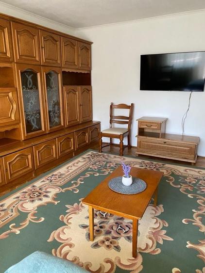 Apartament cu 4 camere decomandat în Micro 16
