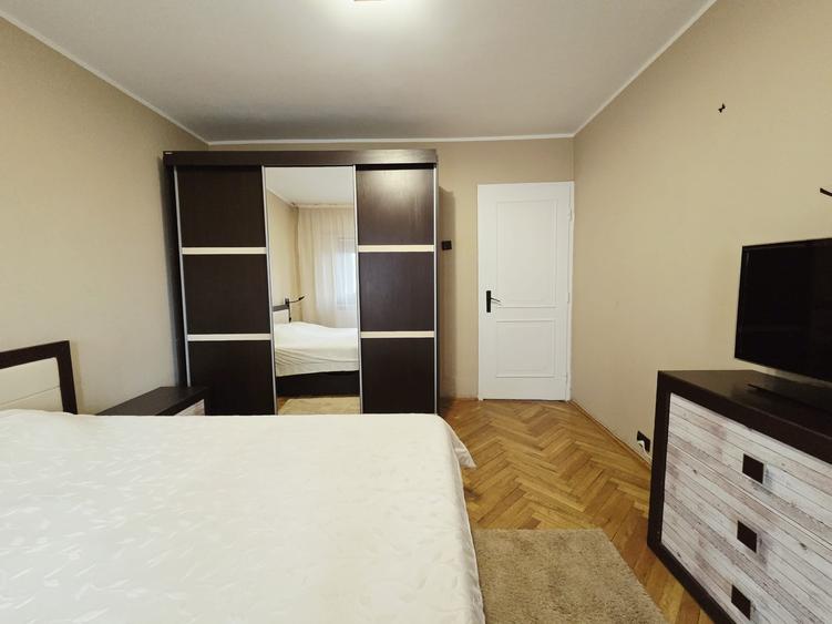 Apartament cu 3 camere decomandat în Mazepa 2