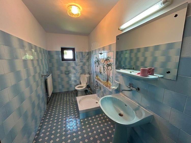 Casă individuală cu 6 camere cu Canalizare în Central
