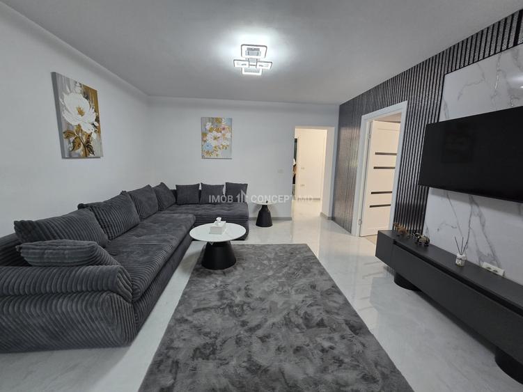 Apartament cu 3 camere semidecomandat, mobilat în Cina