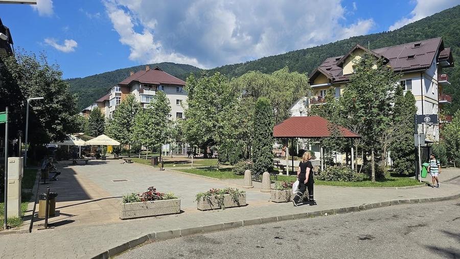Apartament cu 3 camere decomandat în Platoul Izvor